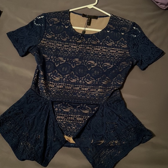 Lace overlay peplum top never worn - Picture 2 of 2